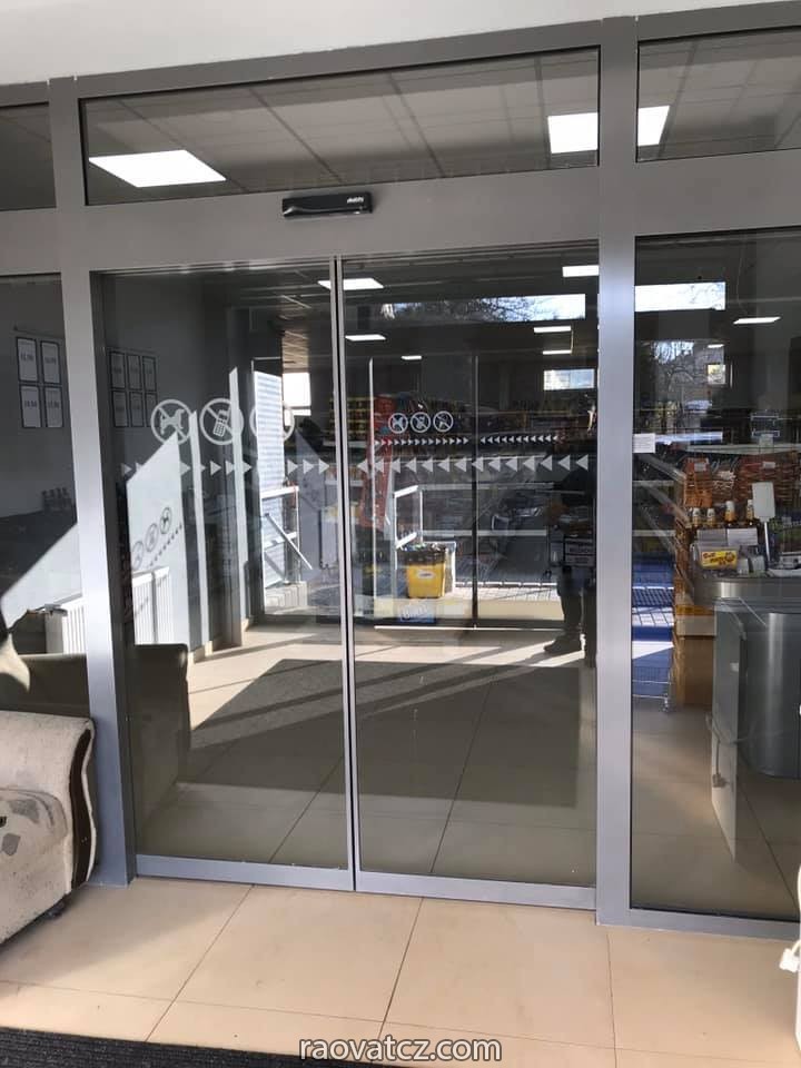 Sang nhượng cửa hàng rộng 500m2 tại Liberec, đối diện khu chung cư