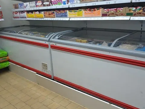 Nhượng lại cửa hàng 65m² , kho 10m², najem + nước 6600kc khu vực Česká Lípa