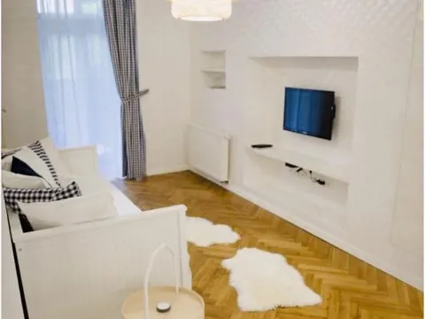 Cho thuê nhà 1+1 64m2 đẹp tại Novákových- Praha 8 Liben, có vườn.
