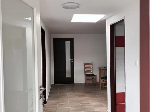 Mình có nhà barak mới cho thuê theo diện căn hộ 3kk độc lập