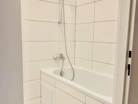 Cho thuê nhà 2+1 mới 60m2 tại Prvniho Pluku Praha 8 Karlin
