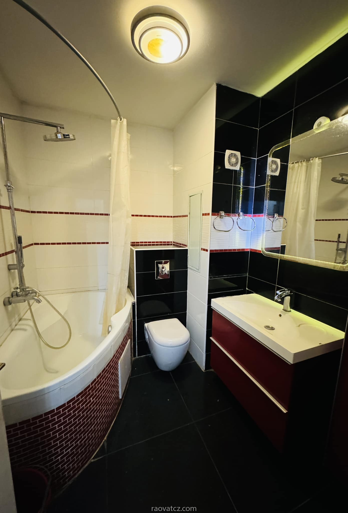 Em chính chủ muốn bán nhà 3+KK, diện tích 66m2