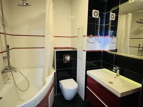 Em chính chủ muốn bán nhà 3+KK, diện tích 66m2