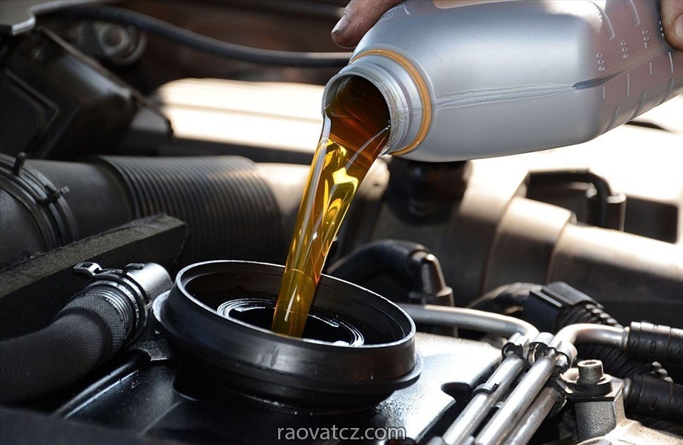 Có nên tự thay dầu cho xe? có dịch vụ thay dầu tại nhà ở Plzen không?
