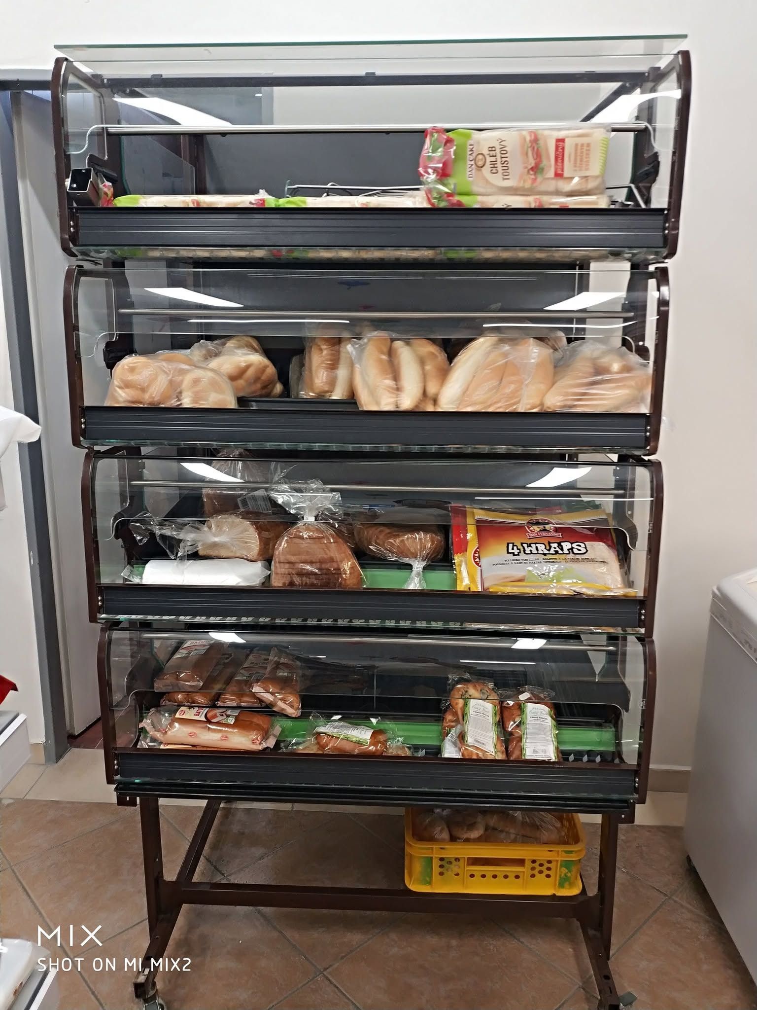 Thanh lý tủ bánh mì cho cửa hàng Potraviny
