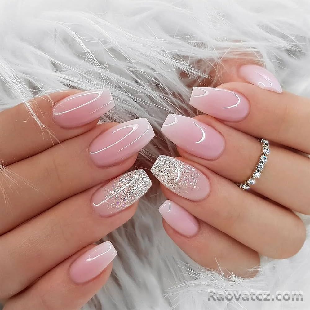 Thợ Nails, hiện đang muốn tìm việc tại các tiệm nail khu vực trung tâm Plzeň - Hình 1