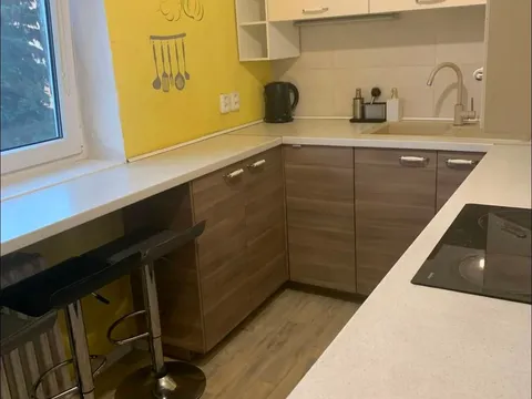 Tìm 2 hoặc 3 bạn nữ về ở ghép tại Vršovice PRAHA 10