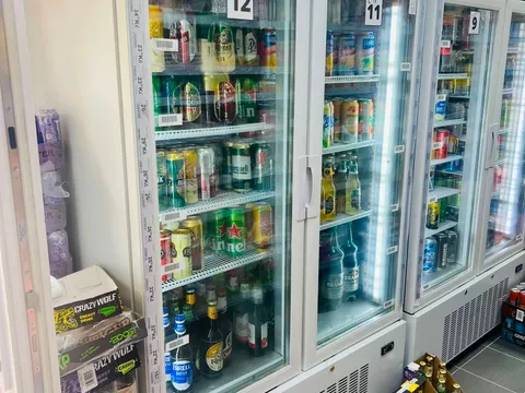 Thanh lý 2 tủ mát dùng được 5 tháng và 1 tủ đá to ở České Budějovice