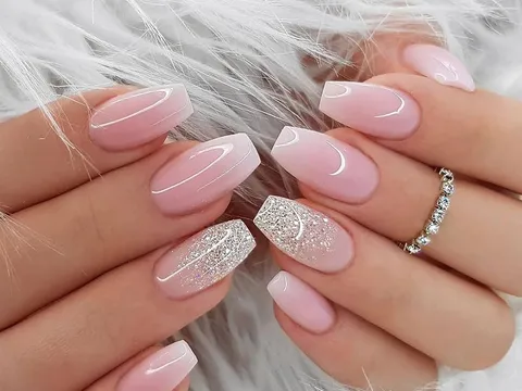 Thợ Nails, hiện đang muốn tìm việc tại các tiệm nail khu vực trung tâm Plzeň