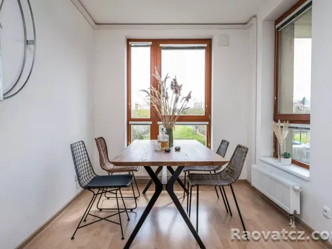 Nhà ở praha 4 còn phòng cho thuê đầy đủ đồ đạc sạch sẽ
